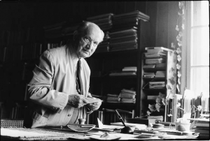 Heidegger desk